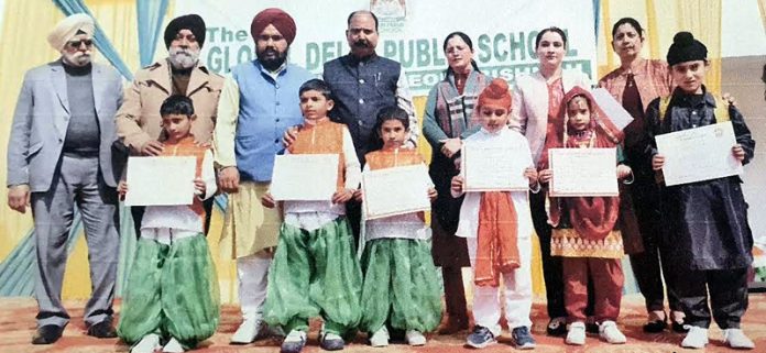 Dignitaries along with students posing for a photograph during Foundation Day event.