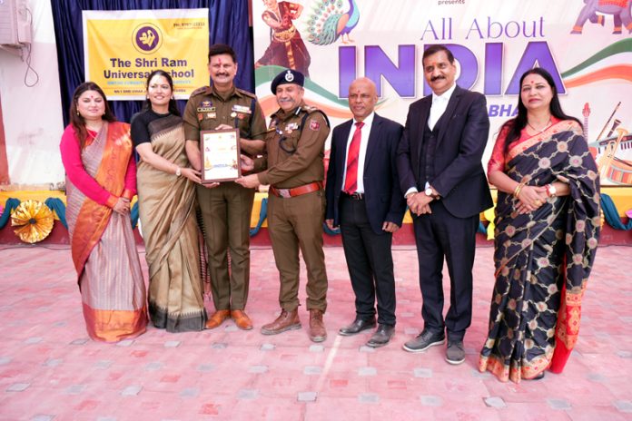 School management presenting memento to dignitary.