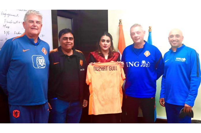 Secretary JKSC, Nuzhat Gull posing alongwith Dutch delegation. Secretary JKSC, Nuzhat Gull posing alongwith Dutch delegation.