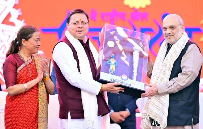 Chief Minister Pushkar Singh Dhami presenting a memento to Home Minister Amit Shah during closing ceremony of 38th National Games. Chief Minister Pushkar Singh Dhami presenting a memento to Home Minister Amit Shah during closing ceremony of 38th National Games.
