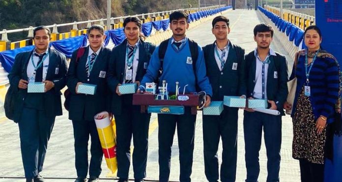 Students of Jammu Sanskriti School posing for a photograph after excelling in 'Pragyaan' science exhibition.