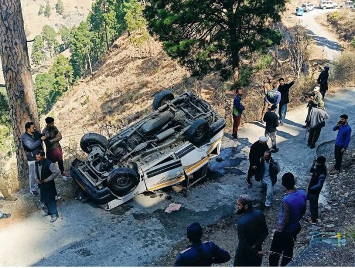 Vehicle that met with an accident in Ramban on Monday. —Excelsior/Parvez Mir