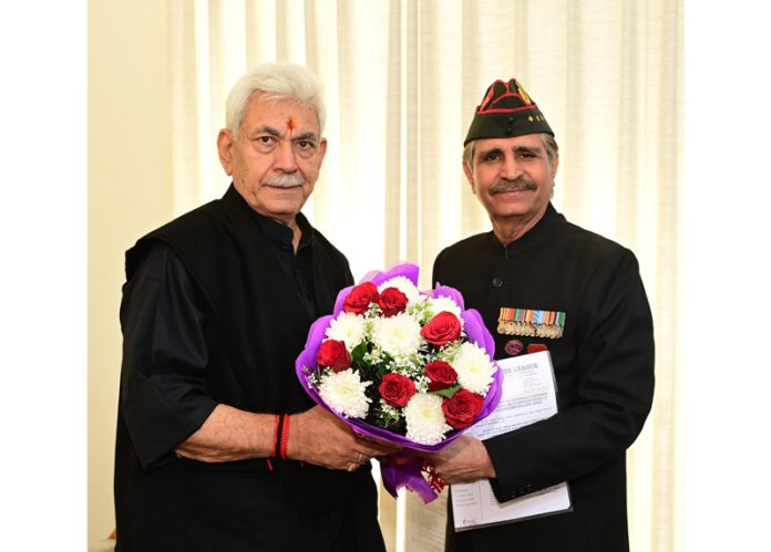 Lt Gen RK Sharma (Retd.), President, J&K Ex-Services League meeting Lt Governor.