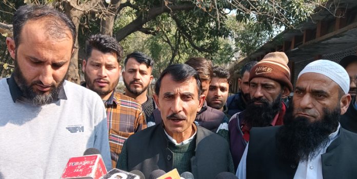 Protesting cooks talking to media persons. - Excelsior/Rakesh