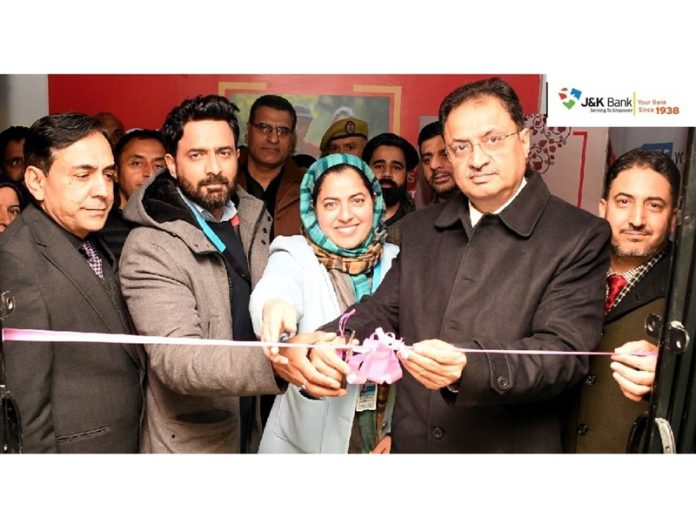 MD & CEO of J&K Bank, Amitava Chatterjee, inaugurating a new branch of the bank at Srinagar’s Umerabad locality.