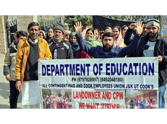 CPWs, land donors and others raising slogans during a protest at Ramban on Saturday. -Excelsior/Parvez Mir