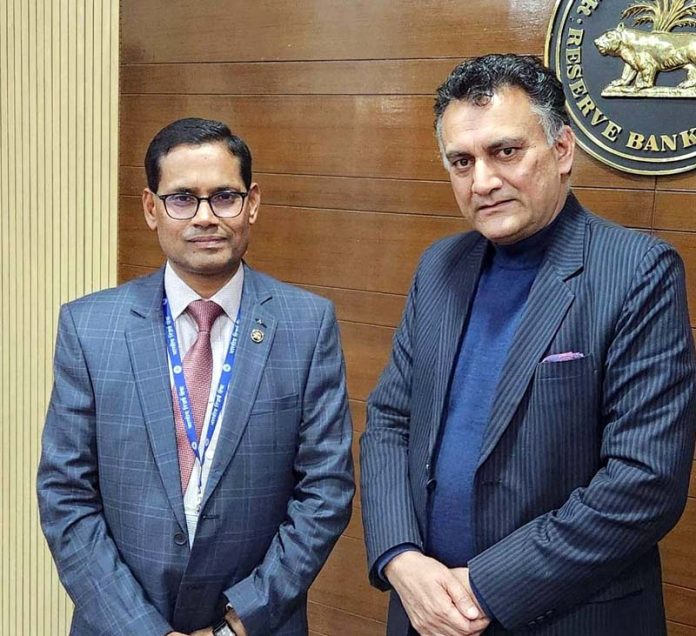 Chair of PHDCCI Jammu Region Chapter, Rakesh Wazir, posing with Chanderashekhar Azad, Regional Director RBI (I/c J&K and Ladakh).