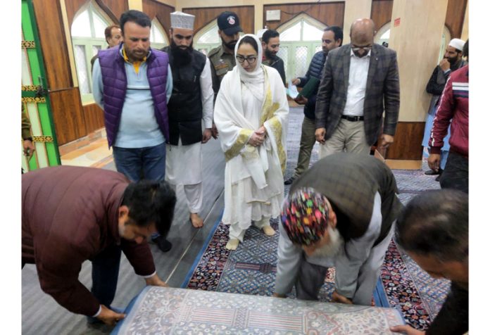 Dr Syed Darakhshan Andrabi, Chairperson of J&K Waqf Board starting work of laying mat at Ziyarat Baba Roshan Shah in Jammu on Tuesday.