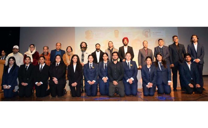 Participating students and Corporate leaders during valedictory function of management conclave at SMVDU.