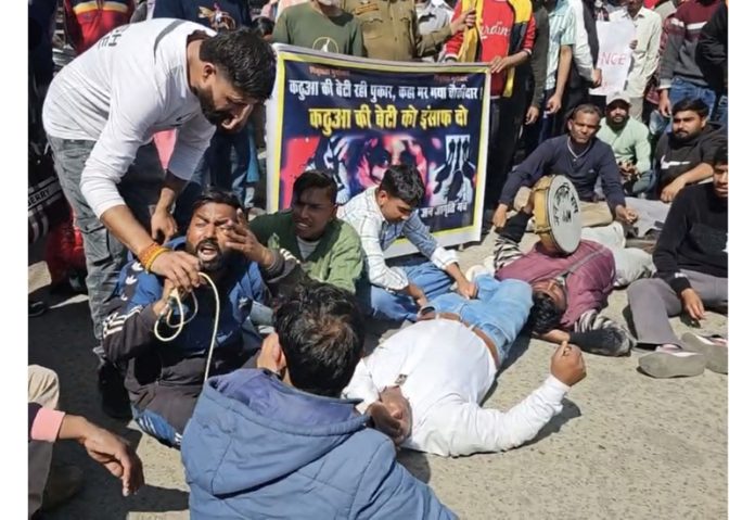People staging protest at Mukherjee Chowk, Kathua on Monday. -Excelsior/Pardeep