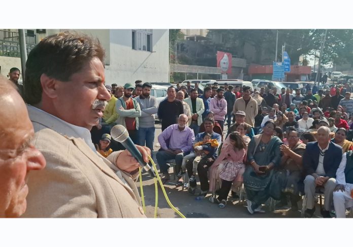 Senior Congress leader Raman Bhalla speaking to people in Bhau Fort area of Jammu.