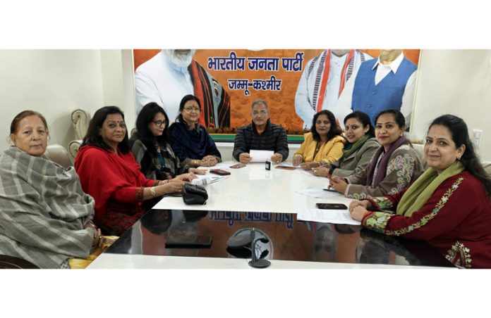 Kavinder Gupta chairing a meeting with leaders of BJP Mahila Morcha.