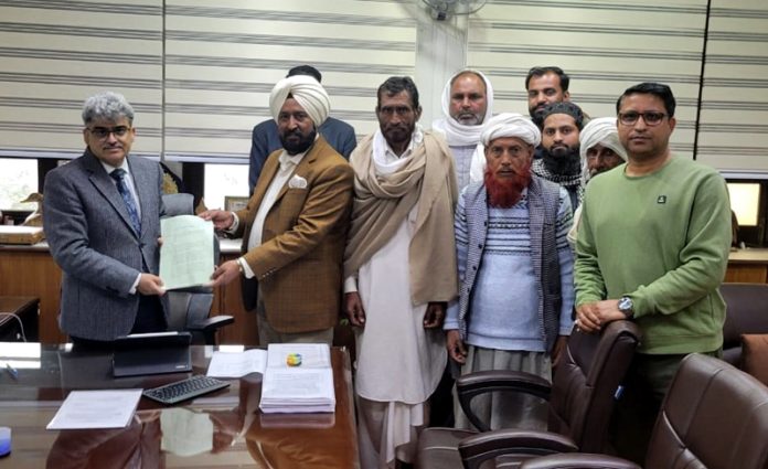 A delegation of Chowadhi area meeting Chief Secretary, Atal Dulloo on Thursday. A delegation of Chowadhi area meeting Chief Secretary, Atal Dulloo on Thursday.