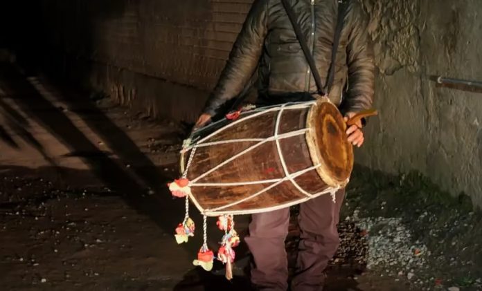 Seharkhwans, Drum-Beaters Who Keep An Age-Old Ramzan Tradition Alive In Kashmir Seharkhwans, Drum-Beaters Who Keep An Age-Old Ramzan Tradition Alive In Kashmir
