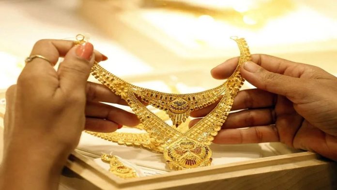 Gold rises Rs 365 to reclaim Rs 91,000/10 gram-mark Gold rises Rs 365 to reclaim Rs 91,000/10 gram-mark