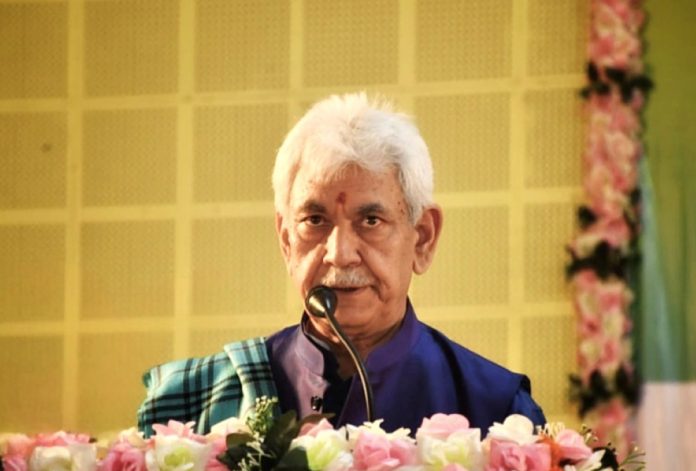 Lieutenant Governor Sh Manoj Sinha paid tributes to veteran leader Shri Lalmuni Chaubey (4)