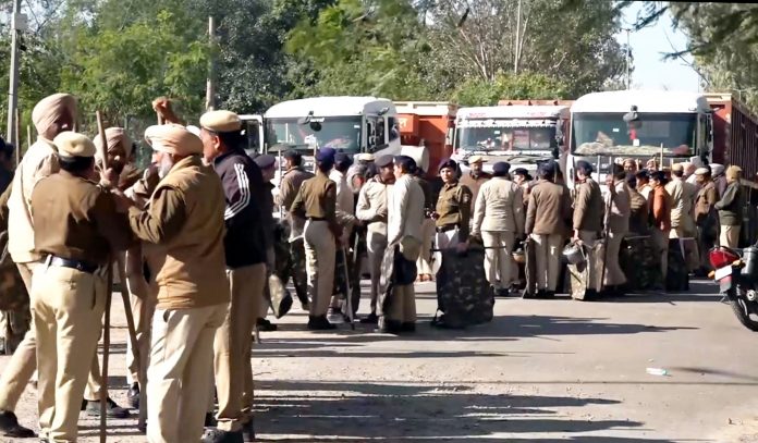 SKM protest: Punjab police stops farmers from going to Chandigarh