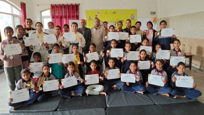 Judo players posing along with certificates during a championship. 000