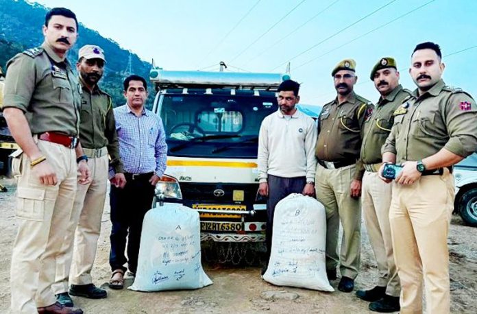 Police team with seized poppy straw and accused in their custody.
