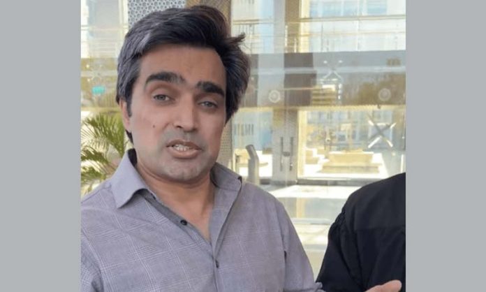 Journalist 'forcibly' taken away by unknown persons in Islamabad, claims family Journalist 'forcibly' taken away by unknown persons in Islamabad, claims family