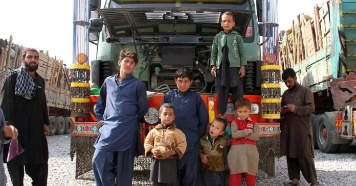 50 Afghan children released by Pak return homeland