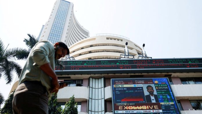 Stock markets extend winning run to  7th day; Sensex edges up 32 pts