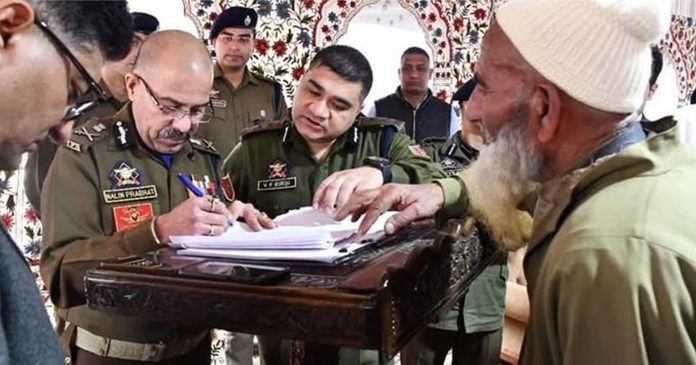 DGP Nalin Prabhat Holds Public Grievance Redressal Programme In Kashmir DGP Nalin Prabhat Holds Public Grievance Redressal Programme In Kashmir