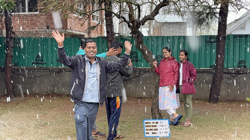 Tourists enjoying snowfall at Anantnag on Saturday afternoon.—Excelsior/Sajad Dar