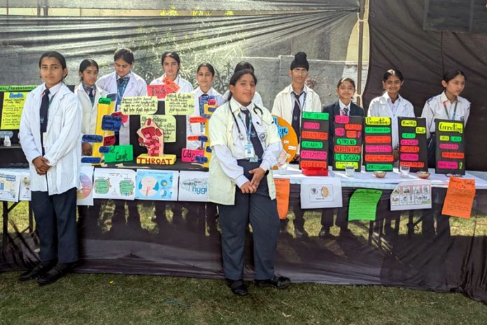 Students presenting their science projects during the exhibition. Students presenting their science projects during the exhibition.