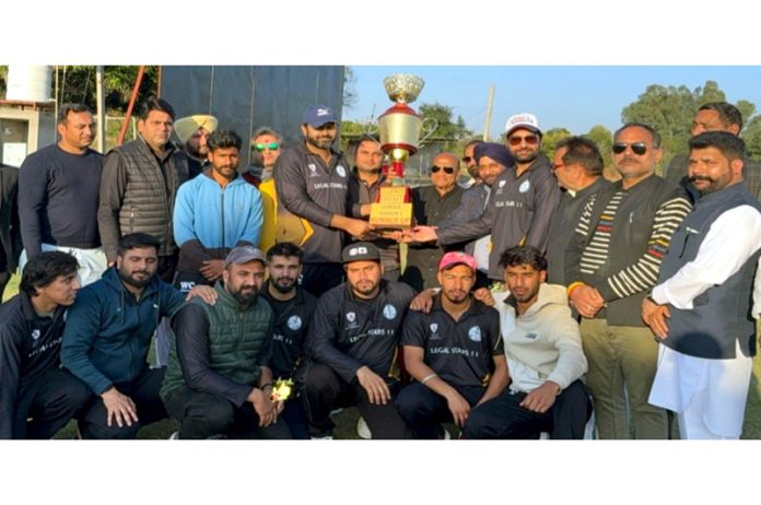 Winning team posing along with dignitaries. Winning team posing along with dignitaries.