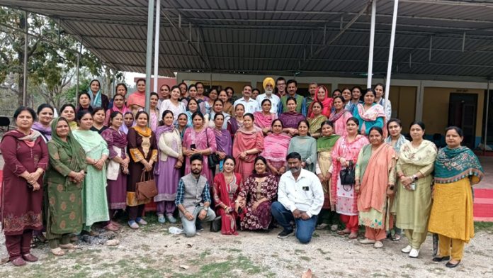 Dignitaries posing with educators of Reasi during ALfA Master Trainers Training session.