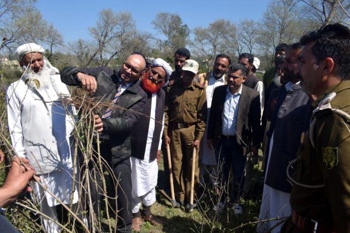 CF East Circle, Jammu, Pradeep Chandra Wahule educating nomads during interactive session at Mahorgarh in Samba. CF East Circle, Jammu, Pradeep Chandra Wahule educating nomads during interactive session at Mahorgarh in Samba.