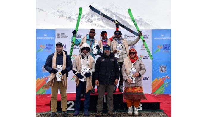 Players posing alongwith dignitaries at Gulmarg on Monday.