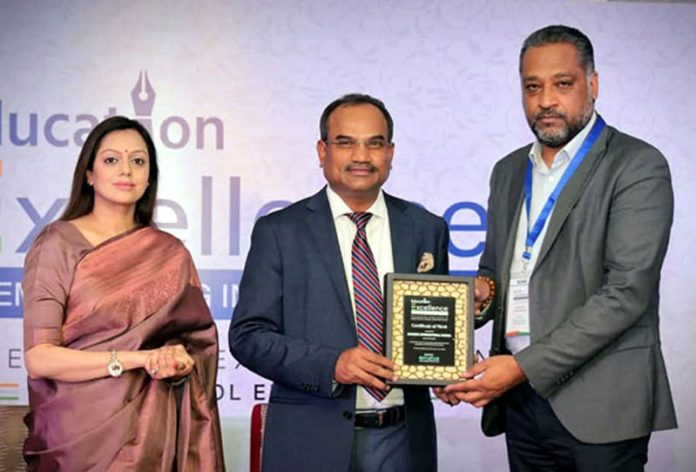 Dignitaries presenting award to Vice Chairman Sahil Mahajan.