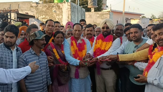 Senior Congress leader Taranjit Singh Tony along with Ex-MLA RS Pura Prof Gharu Ram Bhagat inaugurating a road construction work in RS Pura on Thursday. Senior Congress leader Taranjit Singh Tony along with Ex-MLA RS Pura Prof Gharu Ram Bhagat inaugurating a road construction work in RS Pura on Thursday.