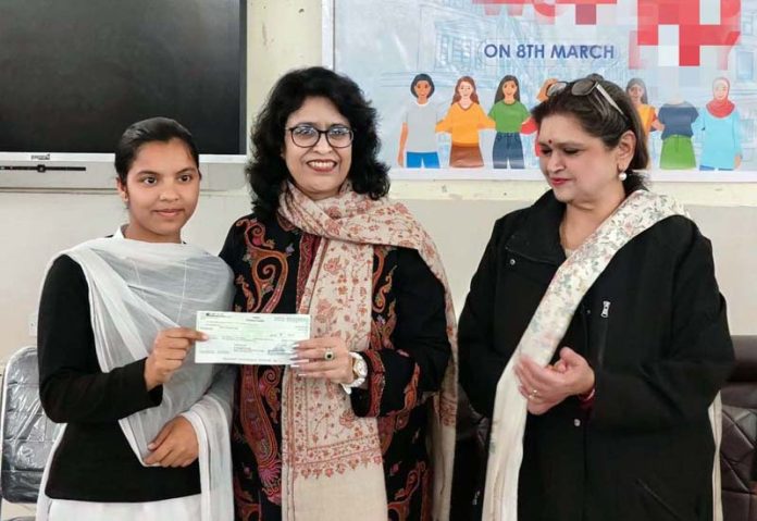 A student of GLDM Government Degree College Hiranagar gets financial aid from GLDM Trust.