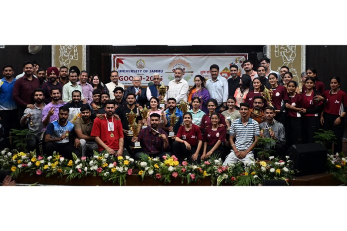Students posing along with dignitaries during Mega Youth Festival, Goonj 2025 at Jammu University on Thursday. Students posing along with dignitaries during Mega Youth Festival, Goonj 2025 at Jammu University on Thursday.