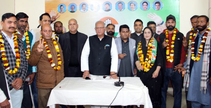 JKPCC chief T H Karra welcoming new entrants into party fold at Jammu on Saturday. -Excelsior/Rakesh