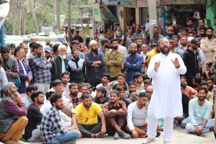 Locals staging demonstration against traffic congestion in Ramban district on Friday.