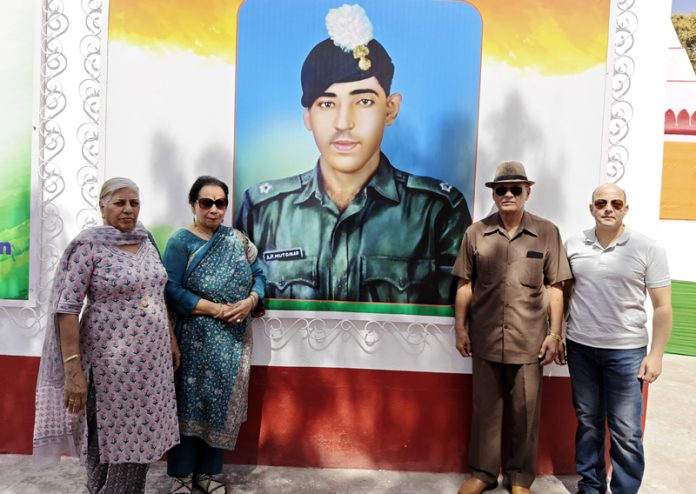 Retired Brig S S Malik paying tribute to his martyred comrade of Indo-Pak war 1971, at Gajansoo in Jammu. Retired Brig S S Malik paying tribute to his martyred comrade of Indo-Pak war 1971, at Gajansoo in Jammu.