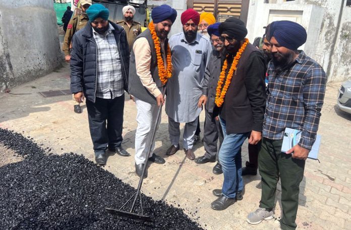 MLA RS Pura-Jammu South, Dr Narinder Singh initiating black topping work in Ward 58. MLA RS Pura-Jammu South, Dr Narinder Singh initiating black topping work in Ward 58.