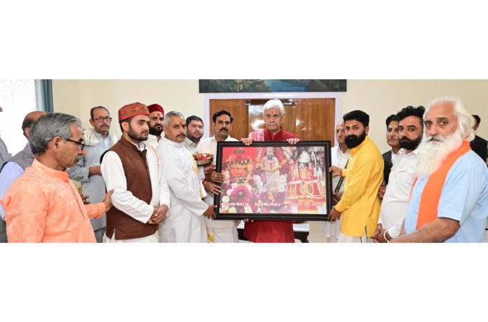 A delegation presenting portrait of Shri Mata Vaishno Devi to LG Manoj Sinha.