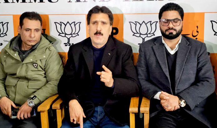 BJP spokesperson Altaf Thakur during a press conference in Srinagar on Wednesday. —Excelsior/Shakeel
