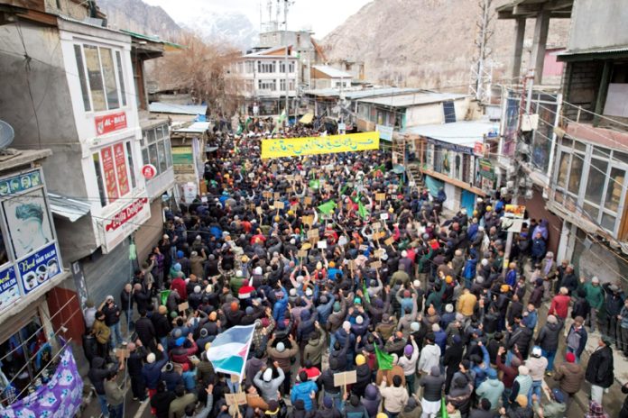 Protesters in Kargil expressing solidarity with Palestine while observing Jummat-ul-Vida as Youm-e-Quds. -Excelsior/Basharat Ladakhi