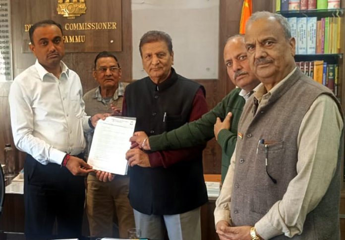 Cong OBC Deptt members submitting memorandum to Div Com Jammu on Saturday. Cong OBC Deptt members submitting memorandum to Div Com Jammu on Saturday.