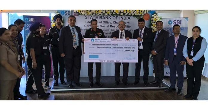 Officers of SBI presenting a cheque of Rs. 29,00,362 to the officers of Command Hospital, Chandimandir. Officers of SBI presenting a cheque of Rs. 29,00,362 to the officers of Command Hospital, Chandimandir.