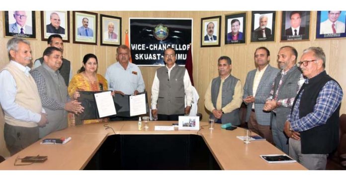 Prof B N Tripathi, VC of SKUAST and Balkar Singh, President Basmati FPO signing MoA in Jammu on Thursday.