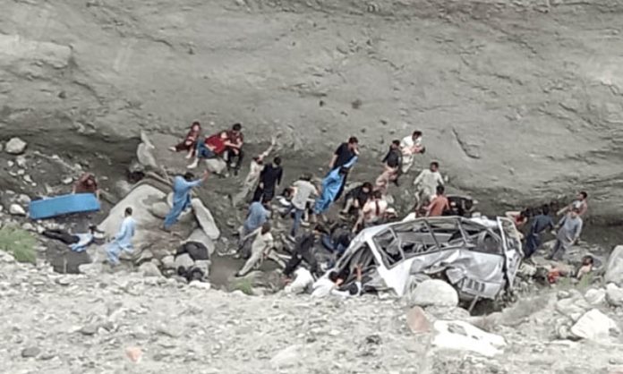 16 people killed as van plunges into ravine in Pakistan 16 people killed as van plunges into ravine in Pakistan