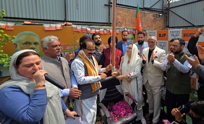 Union MoS, George Kurian, Dr Darakhshan Andrabi and other leaders present on the occasion of BJP’s Foundation Day in Srinagar on Sunday. -Excelsior/Shakeel Union MoS, George Kurian, Dr Darakhshan Andrabi and other leaders present on the occasion of BJP’s Foundation Day in Srinagar on Sunday. -Excelsior/Shakeel