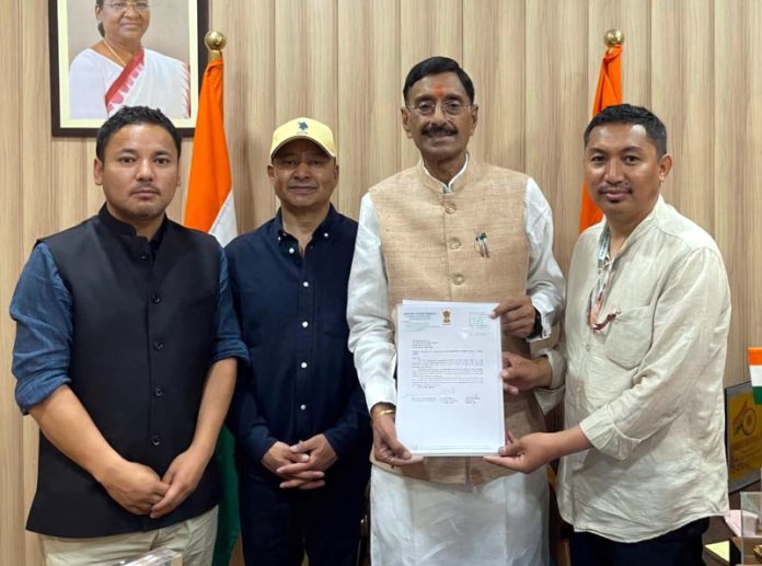 A delegation from Ladakh led by ex-MP, J T Namgyal submitting memorandum to Union MoS Defence in Delhi. A delegation from Ladakh led by ex-MP, J T Namgyal submitting memorandum to Union MoS Defence in Delhi.